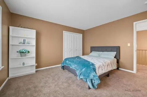 4501 West Westchester Lane Libertyville IL 60048