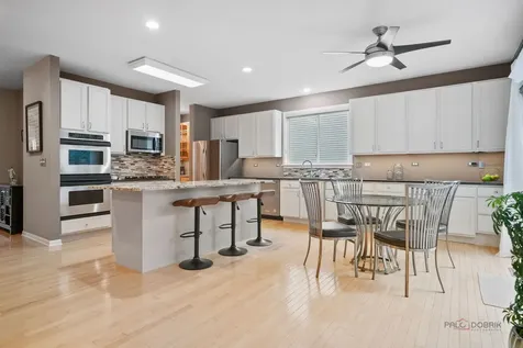 4501 West Westchester Lane Libertyville IL 60048
