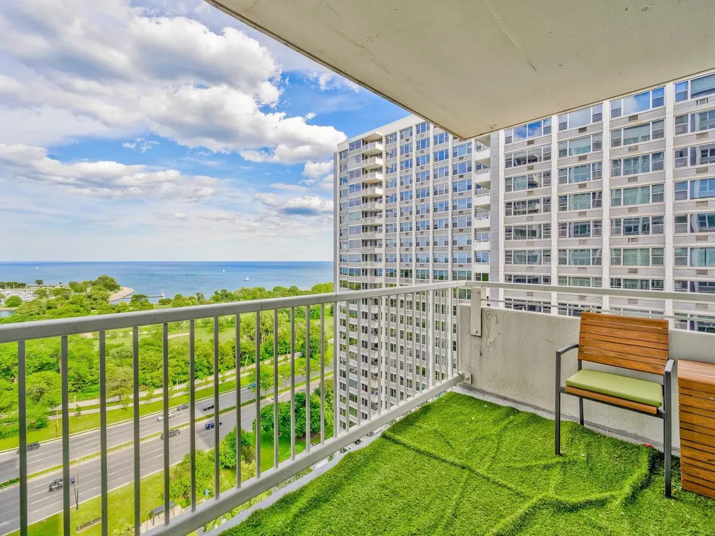 4250 North Marine Drive Chicago IL 60613
