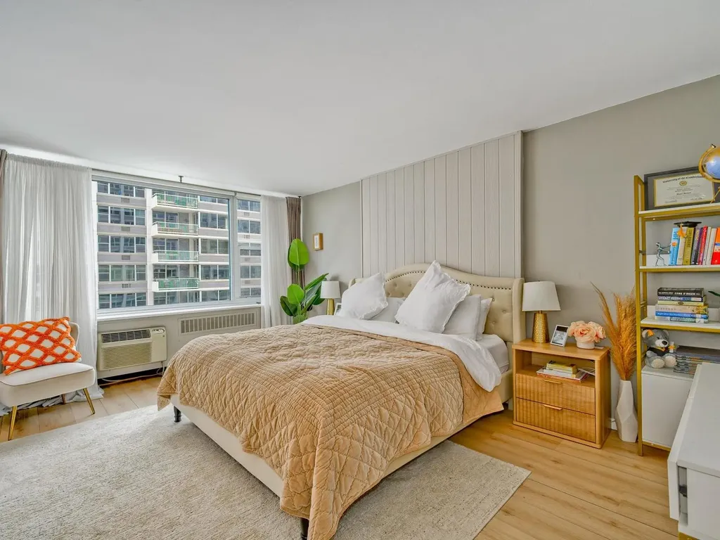 4250 North Marine Drive Chicago IL 60613
