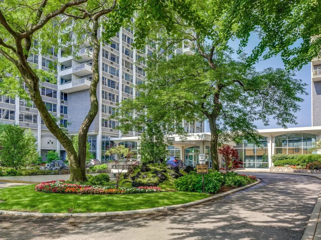 4250 North Marine Drive Chicago IL 60613