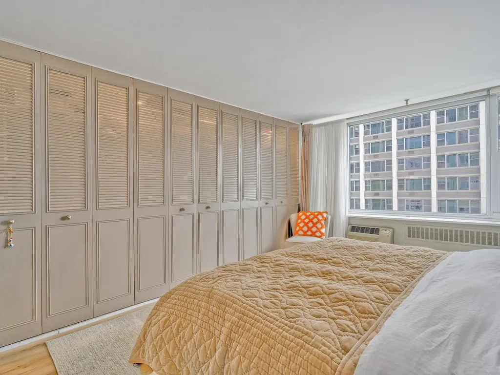 4250 North Marine Drive Chicago IL 60613