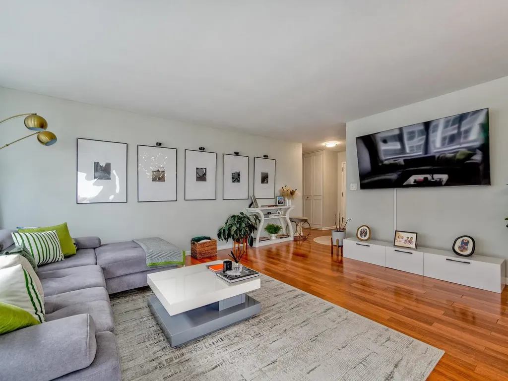 4250 North Marine Drive Chicago IL 60613