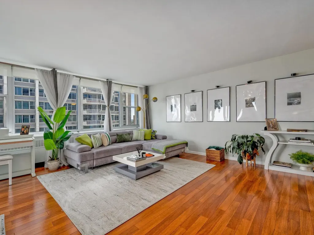 4250 North Marine Drive Chicago IL 60613