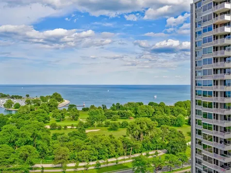 4250 North Marine Drive Chicago IL 60613