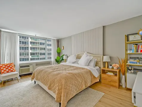 4250 North Marine Drive Chicago IL 60613