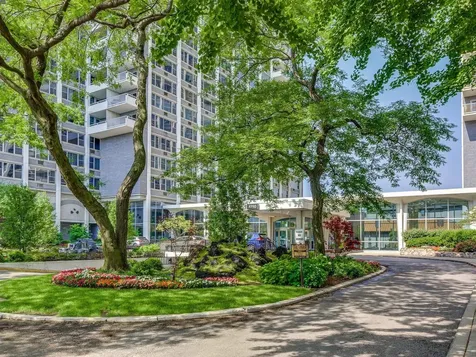 4250 North Marine Drive Chicago IL 60613
