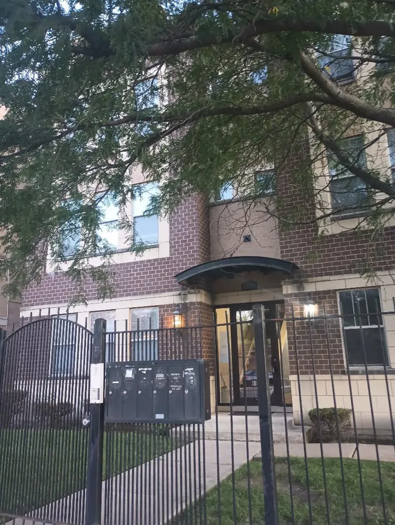 5911 West Corcoran Place Chicago IL 60644