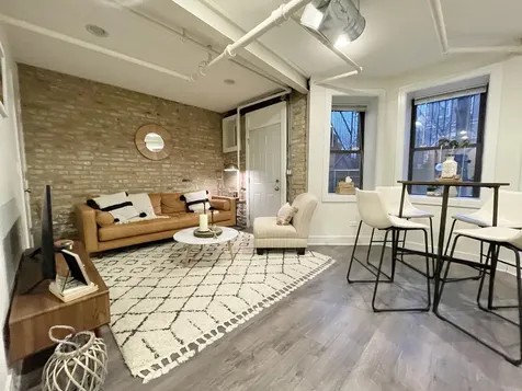 1931 North Hoyne Avenue Chicago IL 60647
