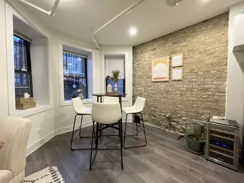 1931 North Hoyne Avenue Chicago IL 60647