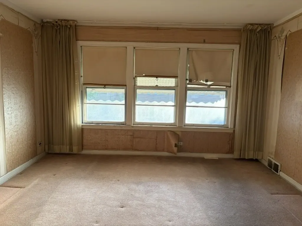 6531 North Hoyne Avenue Chicago IL 60645