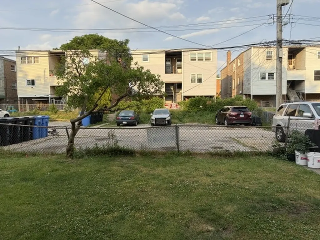 6531 North Hoyne Avenue Chicago IL 60645