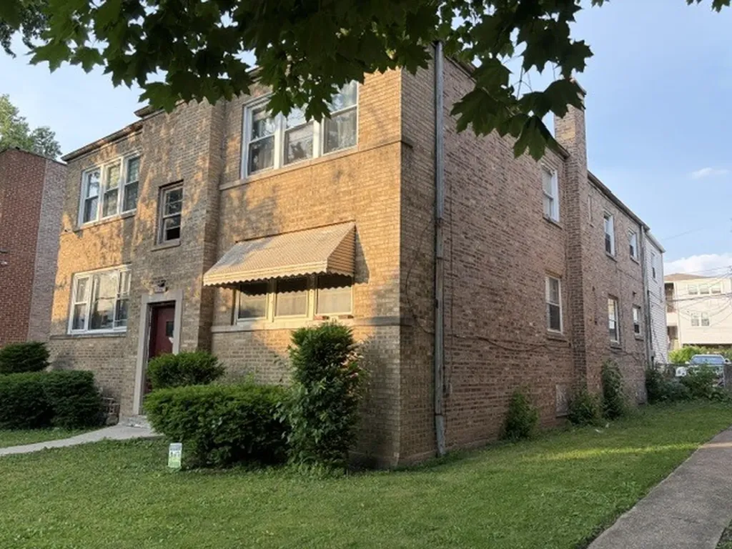 6531 North Hoyne Avenue Chicago IL 60645