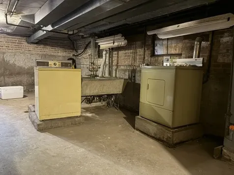 6531 North Hoyne Avenue Chicago IL 60645