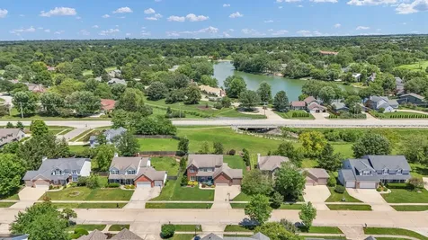 2106 Crossgate Court Champaign IL 61822