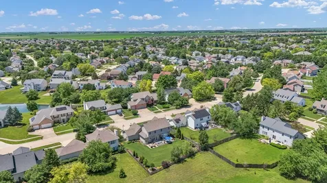 2106 Crossgate Court Champaign IL 61822