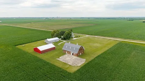 27231 East 3000 North Road Chenoa IL 61726