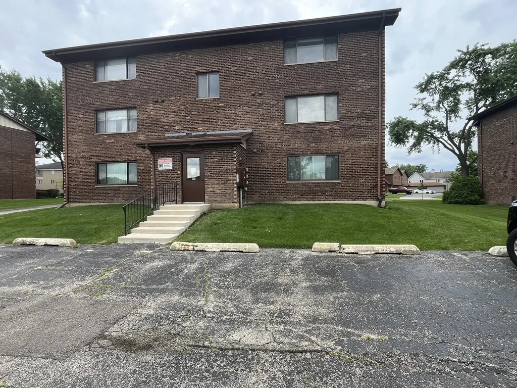 468 Valley Drive Naperville IL 60563