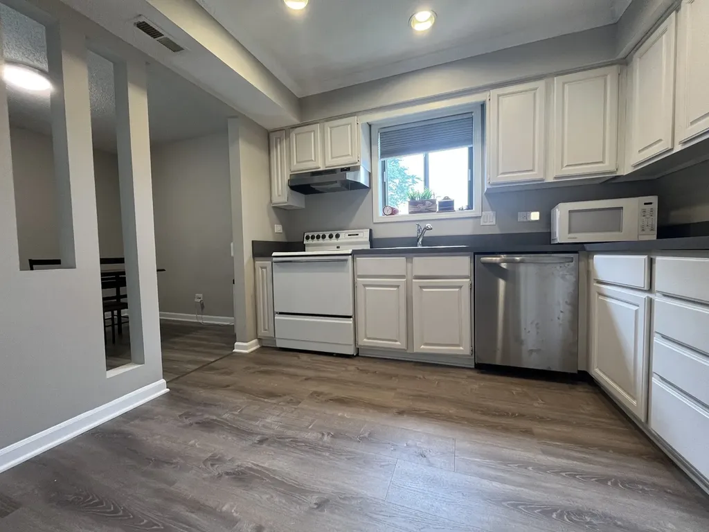 468 Valley Drive Naperville IL 60563