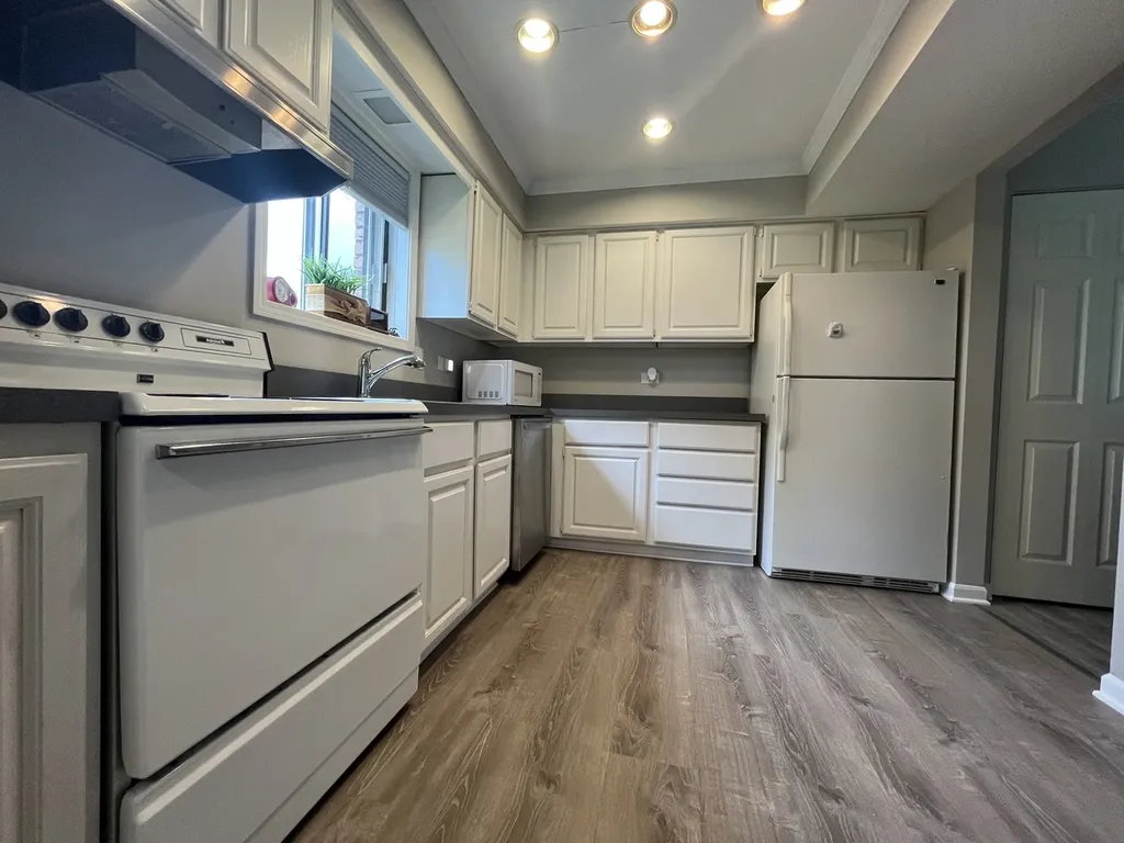 468 Valley Drive Naperville IL 60563