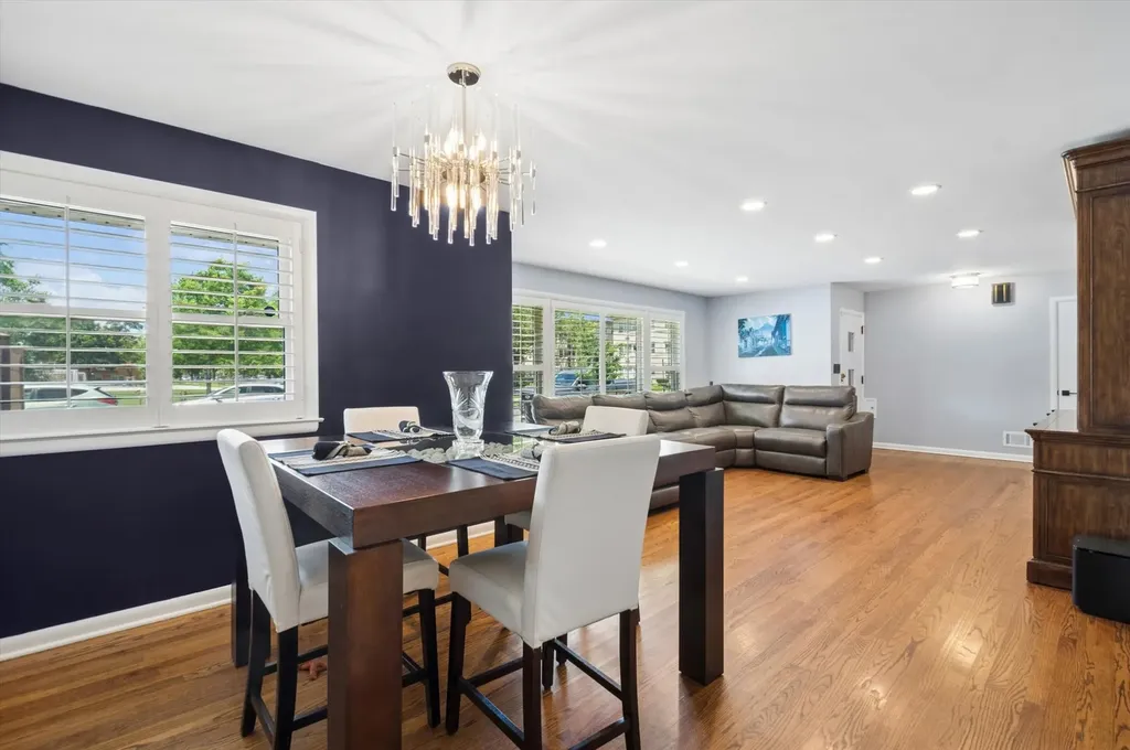 6755 North Washtenaw Avenue Chicago IL 60645
