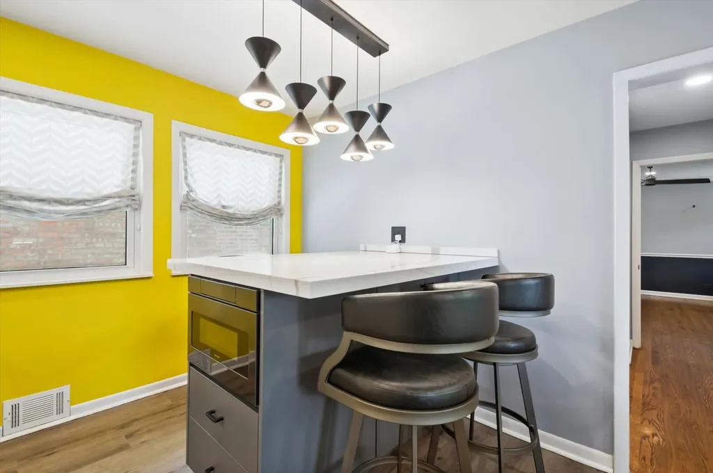 6755 North Washtenaw Avenue Chicago IL 60645