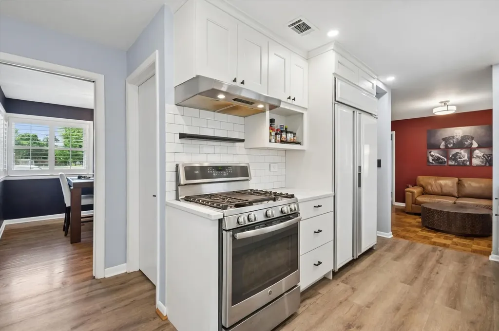 6755 North Washtenaw Avenue Chicago IL 60645