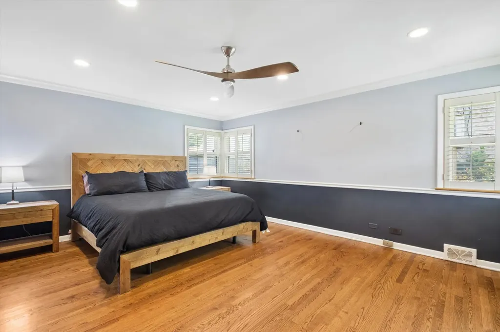 6755 North Washtenaw Avenue Chicago IL 60645