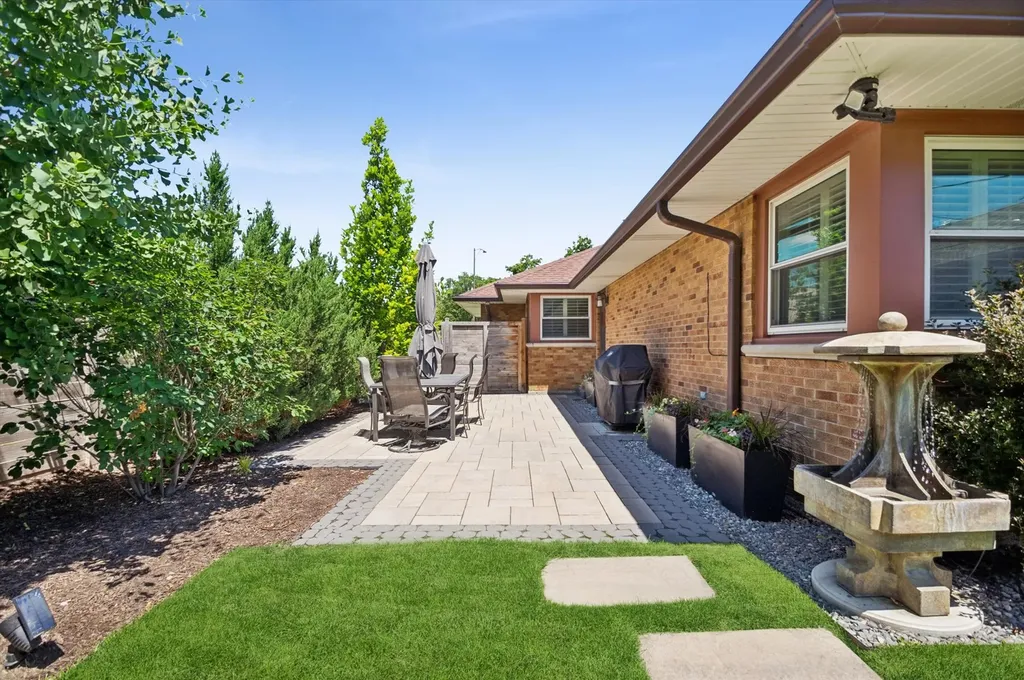 6755 North Washtenaw Avenue Chicago IL 60645