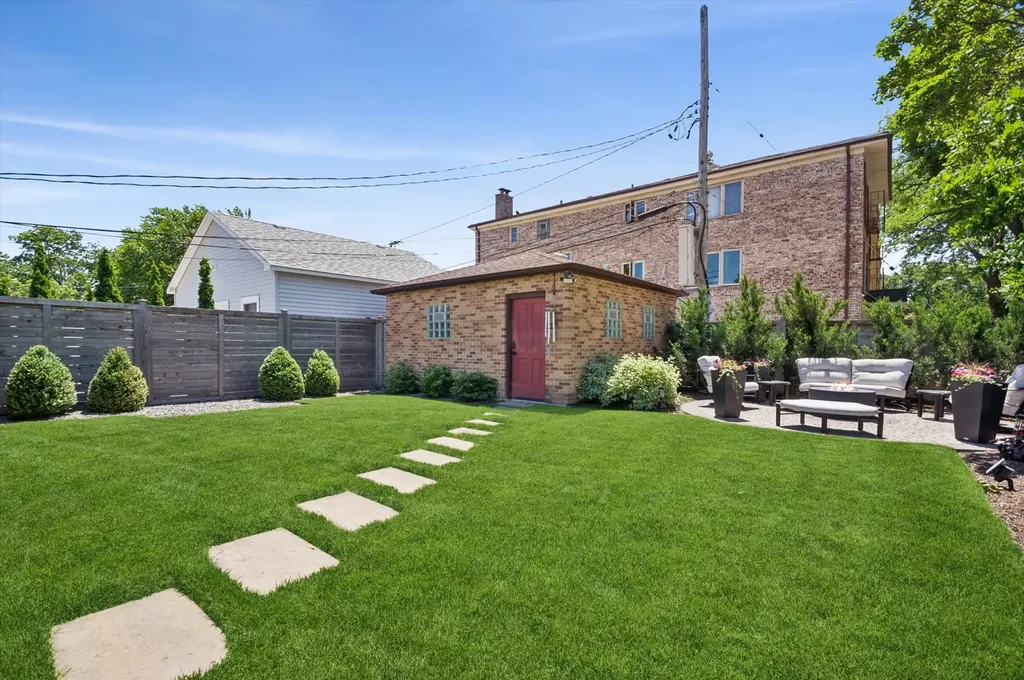 6755 North Washtenaw Avenue Chicago IL 60645