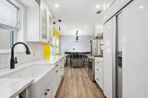 6755 North Washtenaw Avenue Chicago IL 60645