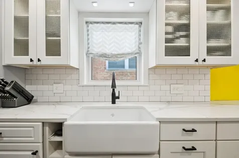 6755 North Washtenaw Avenue Chicago IL 60645