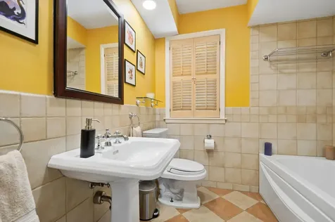 6755 North Washtenaw Avenue Chicago IL 60645