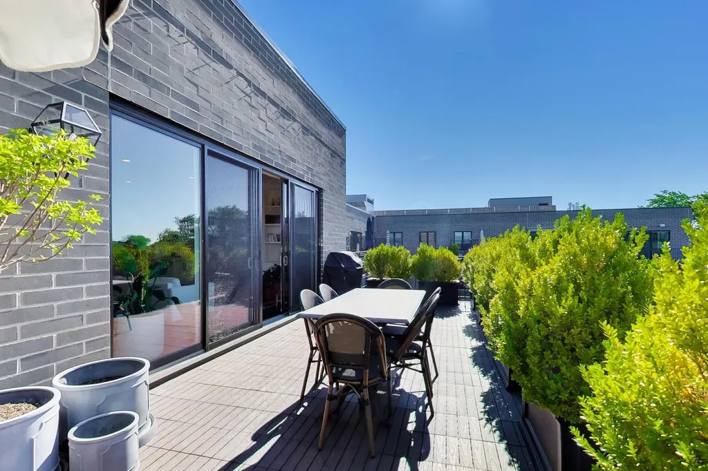 5748 North Hermitage Avenue Chicago IL 60660