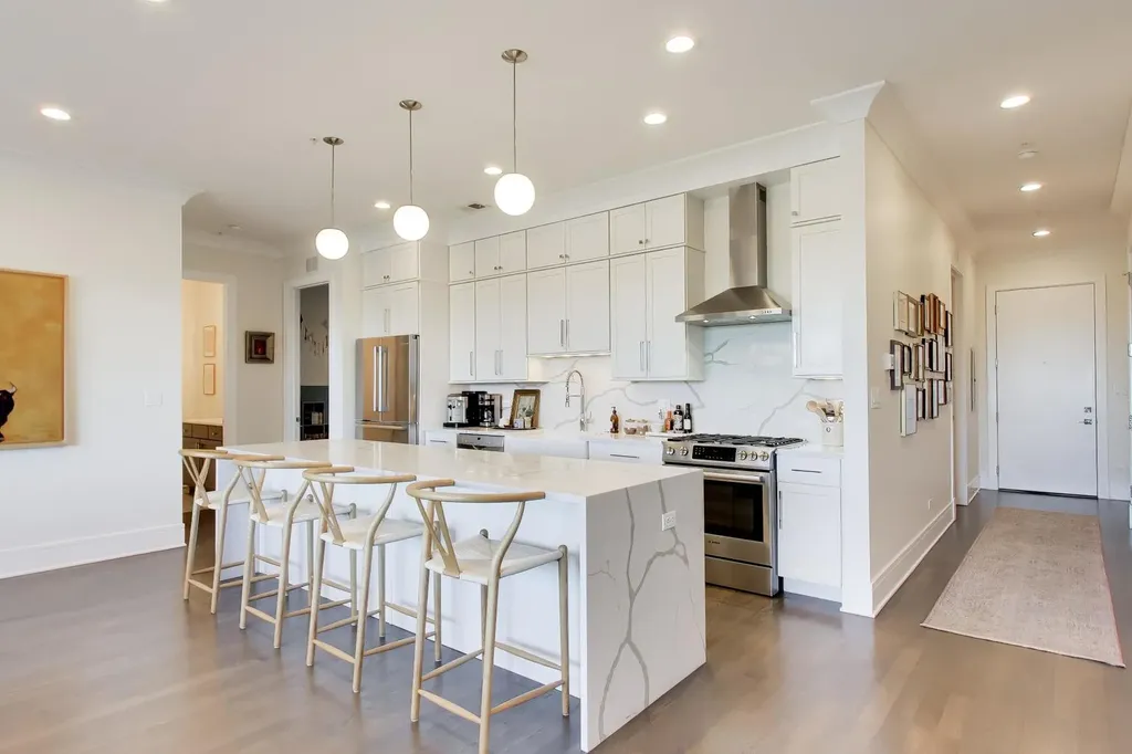 5748 North Hermitage Avenue Chicago IL 60660