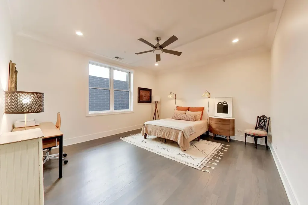 5748 North Hermitage Avenue Chicago IL 60660