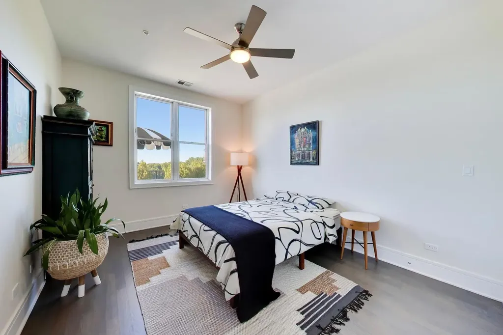 5748 North Hermitage Avenue Chicago IL 60660