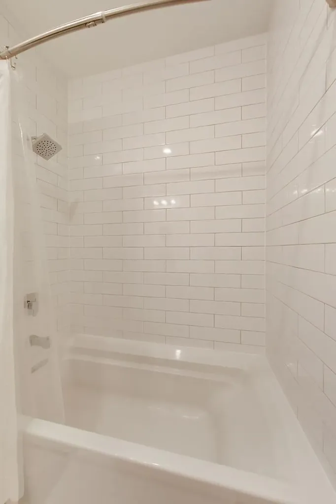 5748 North Hermitage Avenue Chicago IL 60660