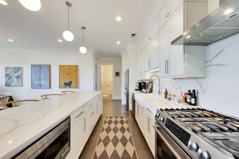 5748 North Hermitage Avenue Chicago IL 60660