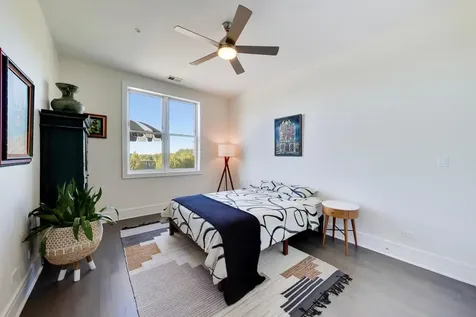 5748 North Hermitage Avenue Chicago IL 60660