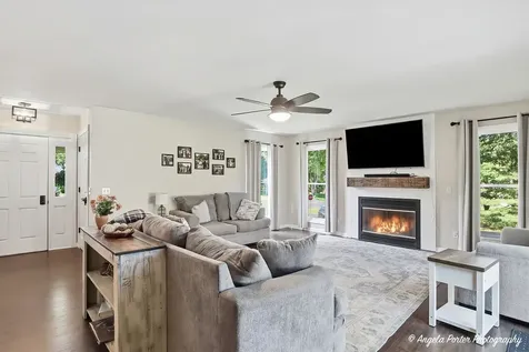 2412 Elk Drive Spring Grove IL 60081