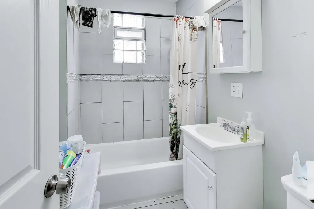 5632 South Wabash Avenue Chicago IL 60637