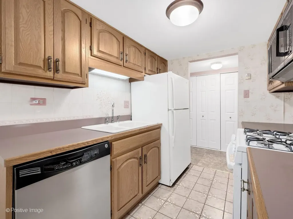500 Redondo Road Downers Grove IL 60516