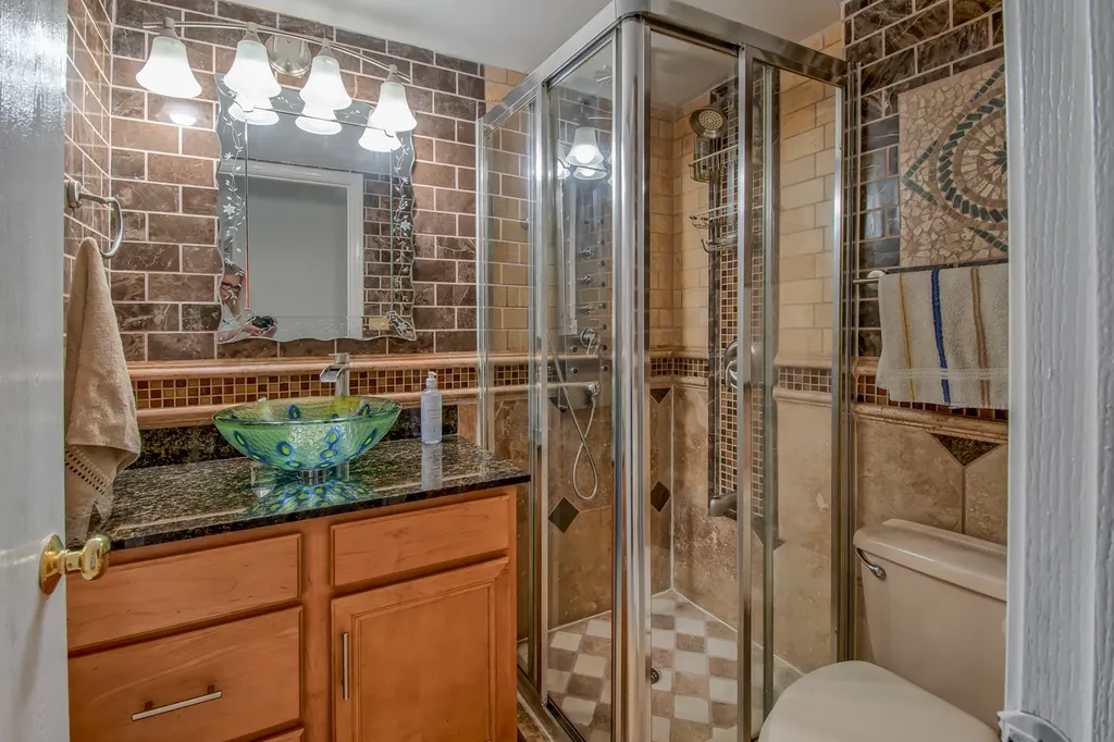 1094 Oak Wood Drive Carol Stream IL 60188