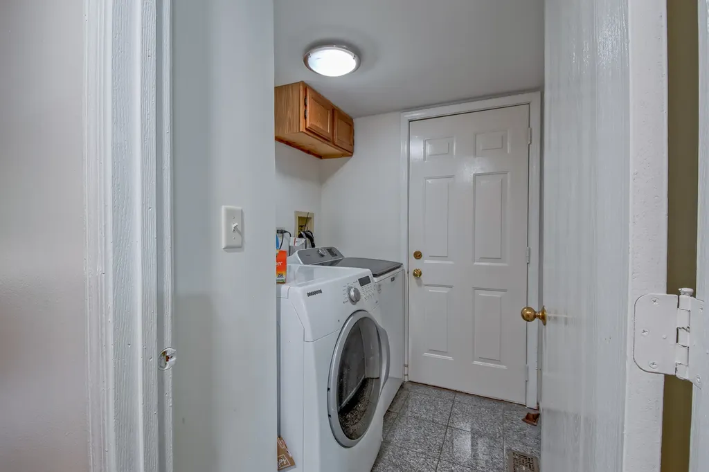 1094 Oak Wood Drive Carol Stream IL 60188
