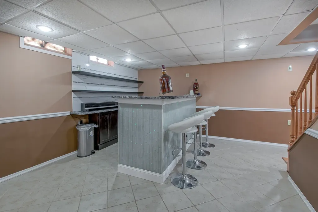 1094 Oak Wood Drive Carol Stream IL 60188