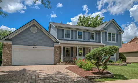 1094 Oak Wood Drive Carol Stream IL 60188