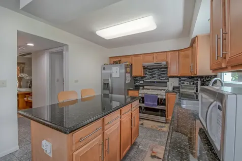 1094 Oak Wood Drive Carol Stream IL 60188