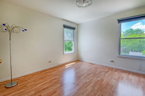 1094 Oak Wood Drive Carol Stream IL 60188