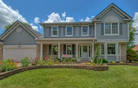 1094 Oak Wood Drive Carol Stream IL 60188